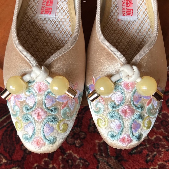 FU TAI XIN Champagne Pastels Floral Silken Embroidered Slip-Ons Chinese 240 US 7 - Picture 16 of 16